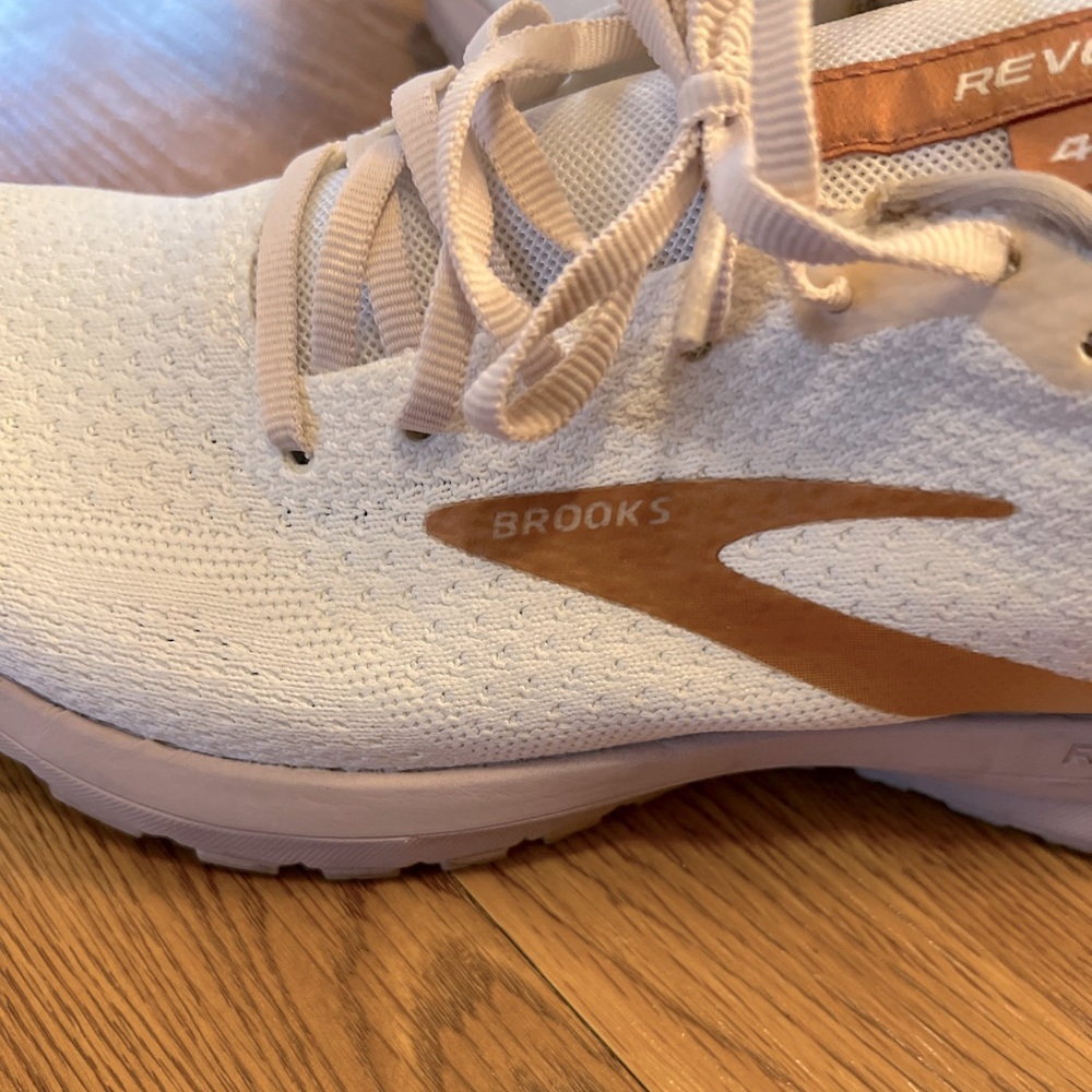 Anyone need comfy shoes??? Check these hot pair out